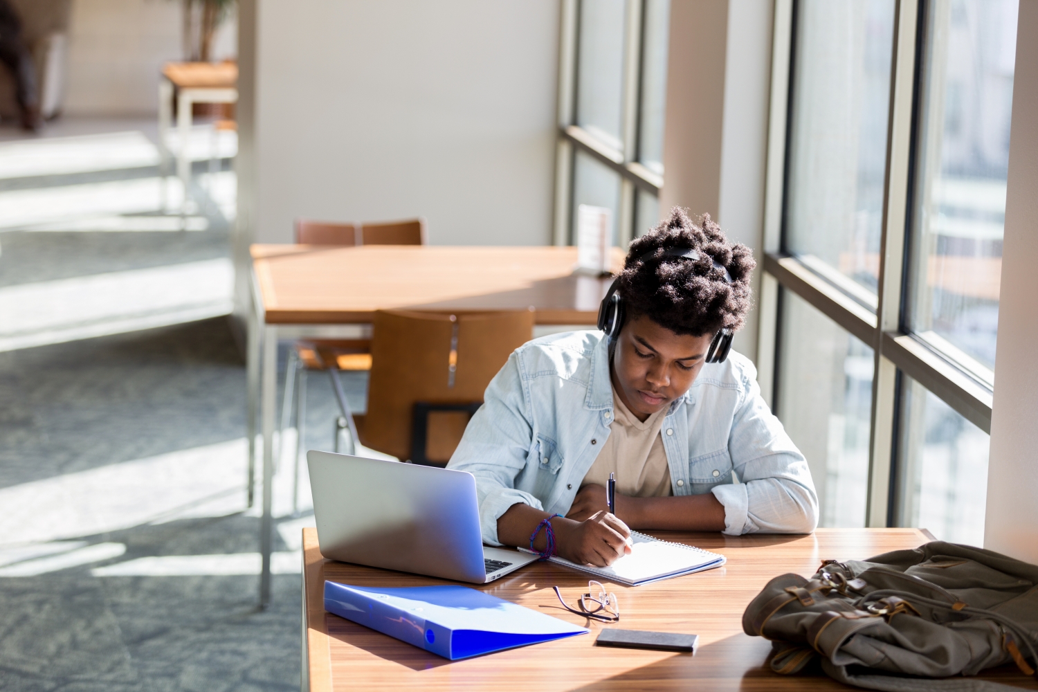 Student in library