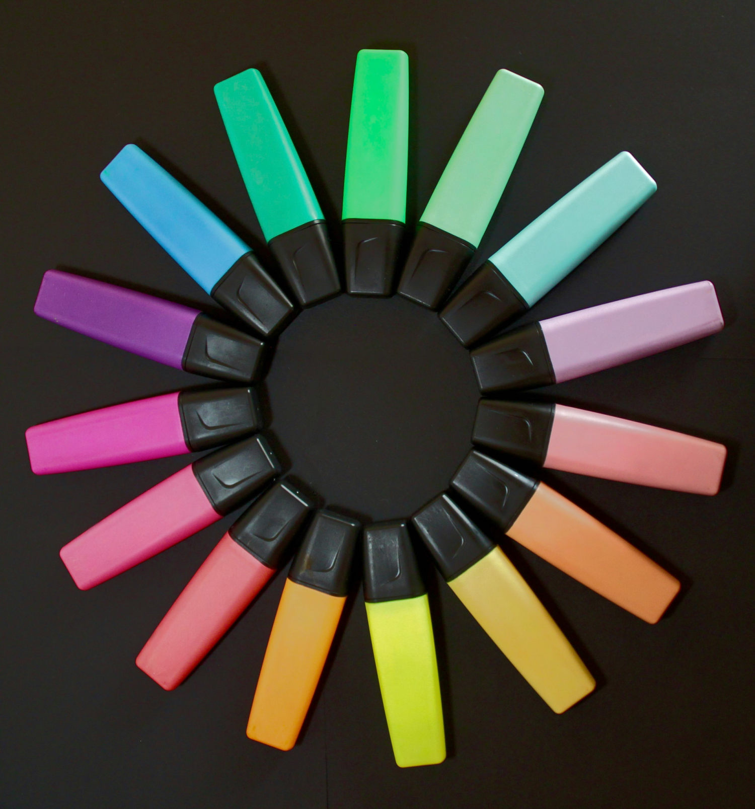 Highlighters in a circle