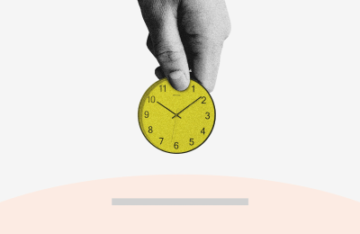Hand holding a yellow timer.